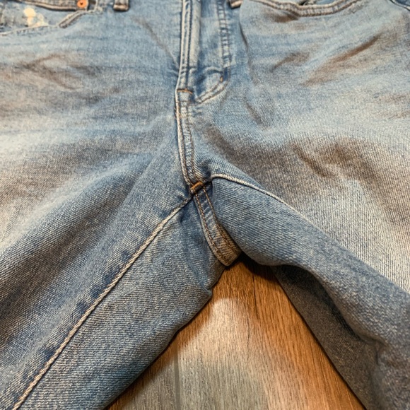 Madewell The Curvy Perfect Vintage Jean in Denman Wash: Ripped Edition - Picture 5 of 7